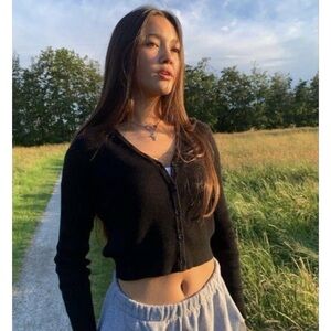 brandy melville shannon cropped cardigan in black